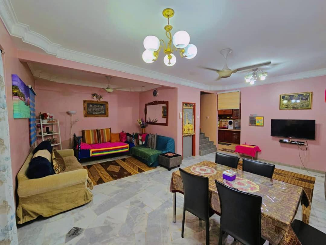 Homestay LaNik Saujana Utama 2 Sungai Buloh Bagian luar foto